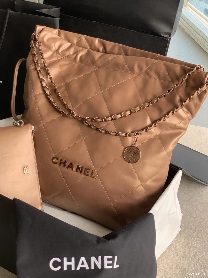 LARGE CHANEL HANDBAG 22 0823